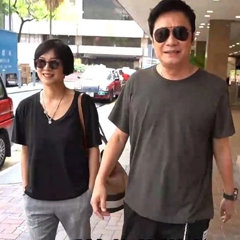 罗嘉良携二婚妻子回港探亲!跟前妻仍有联系,儿子近照曝光太像爸