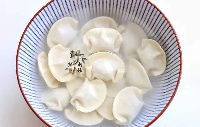 锅下冻冷水开水饺子要多久_冻饺子冷水下锅热水下锅_冻饺子开水下锅还是冷水下锅
