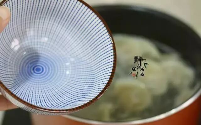 冻饺子冷水下锅热水下锅_冻饺子开水下锅还是冷水下锅_锅下冻冷水开水饺子要多久