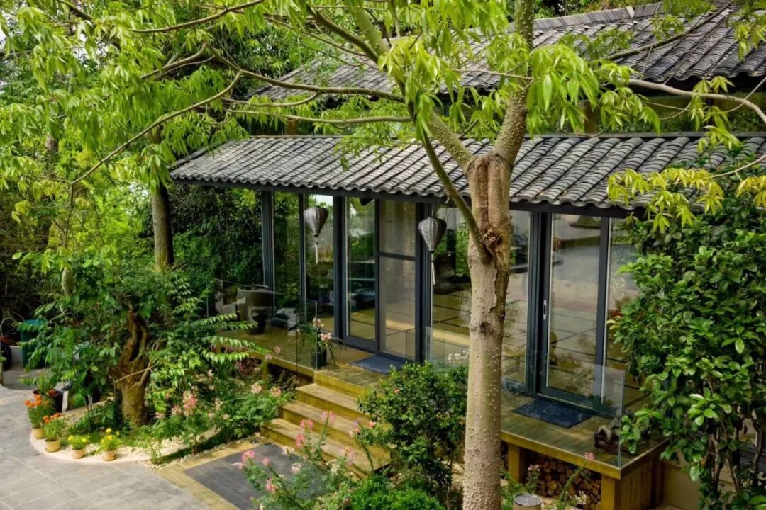溪河畔打造了一个艺术森林……_广东省广州市从化区鳌头镇务丰村-村