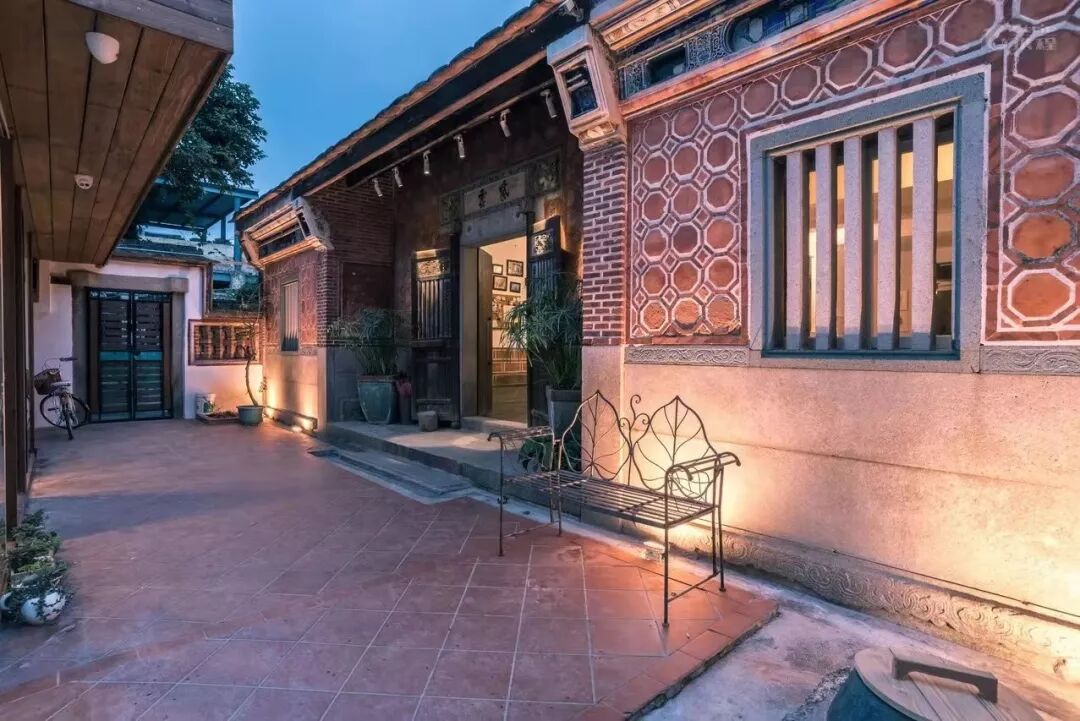 2014年,我帮太太在曾厝垵改建了一个老宅,那是一栋"两进"的闽南古厝