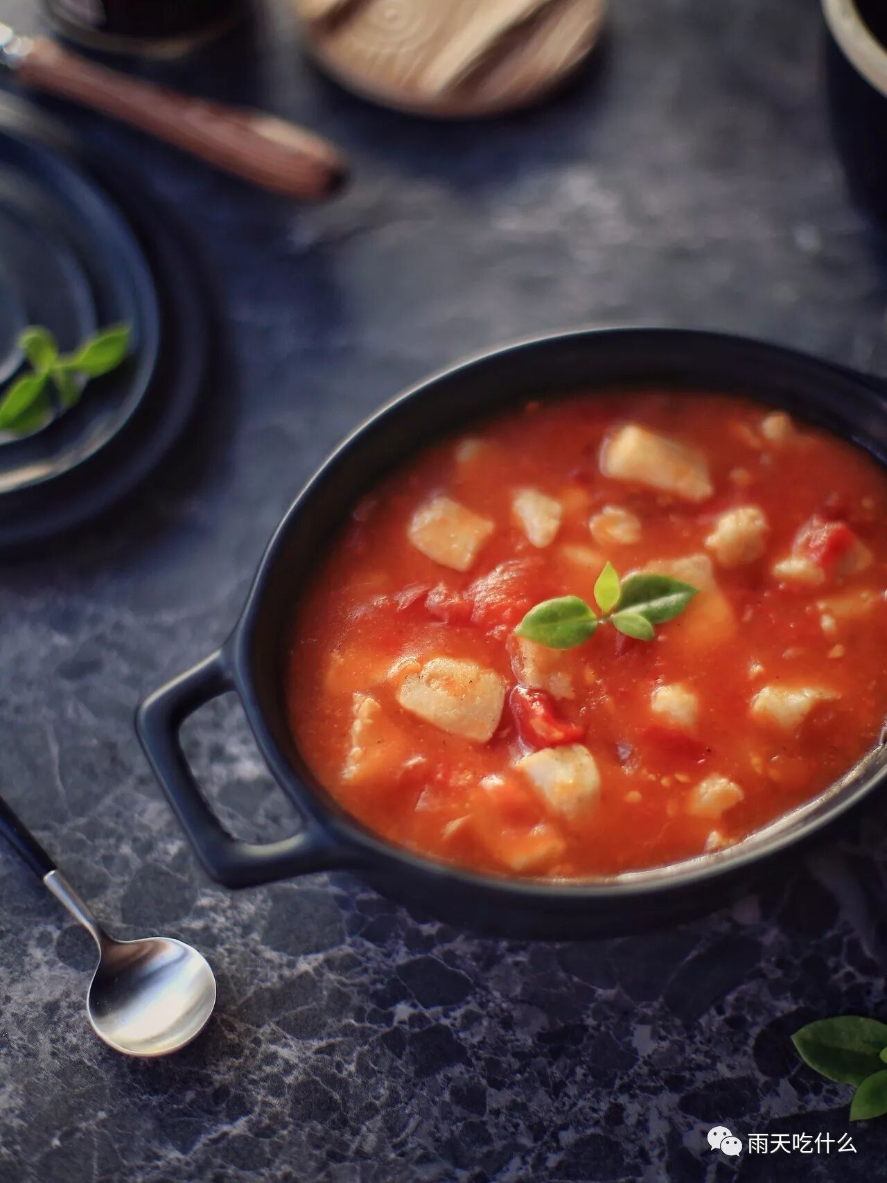 抵御寒冬的利器不止有羽绒服,还有这款番茄巴沙鱼浓汤