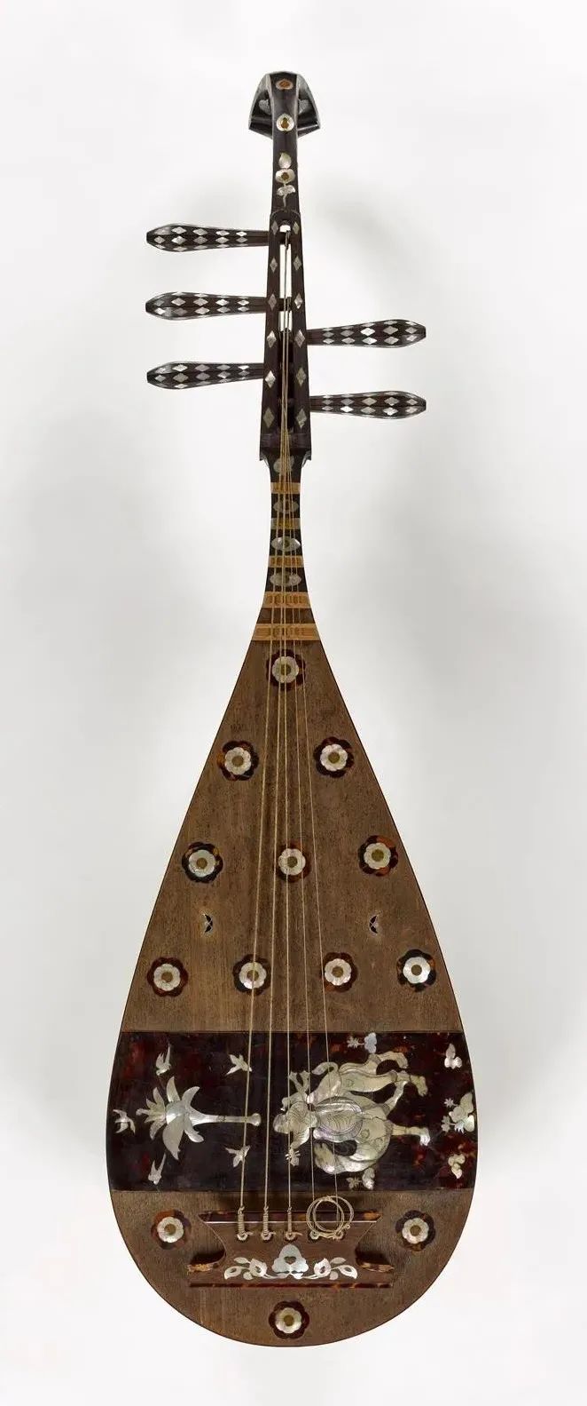 这件正仓院藏螺钿紫檀五弦琵琶，唐玄宗赠予日本，世界仅此一件