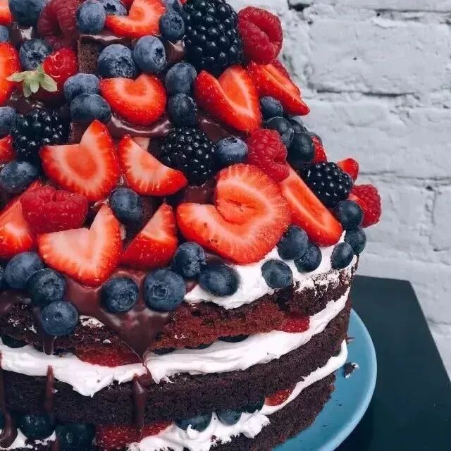 水果与蛋糕的粗犷搭配，看起来竟格外诱人！