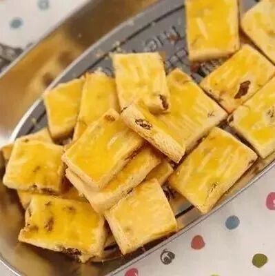 葡萄干奶酥，奶味十足，一口一个超酥香