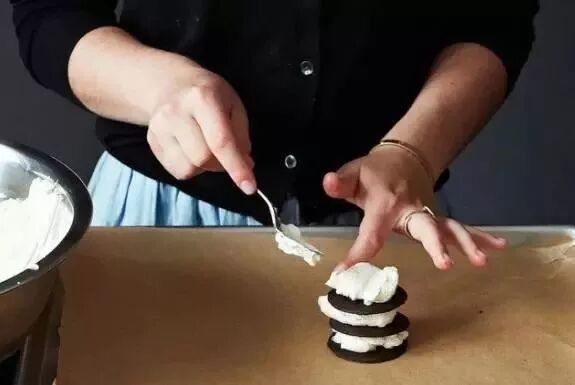 2种食材，5步就能做好一个蛋糕(不需要烤箱)