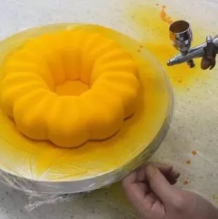 香滑浓郁、酸酸甜甜的香柠檬慕斯蛋糕做法！