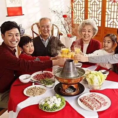 鲜嫩的菠菜，别光炒着吃，来一盘菠菜鸡蛋糕，蘸着蒜汁更香哦。