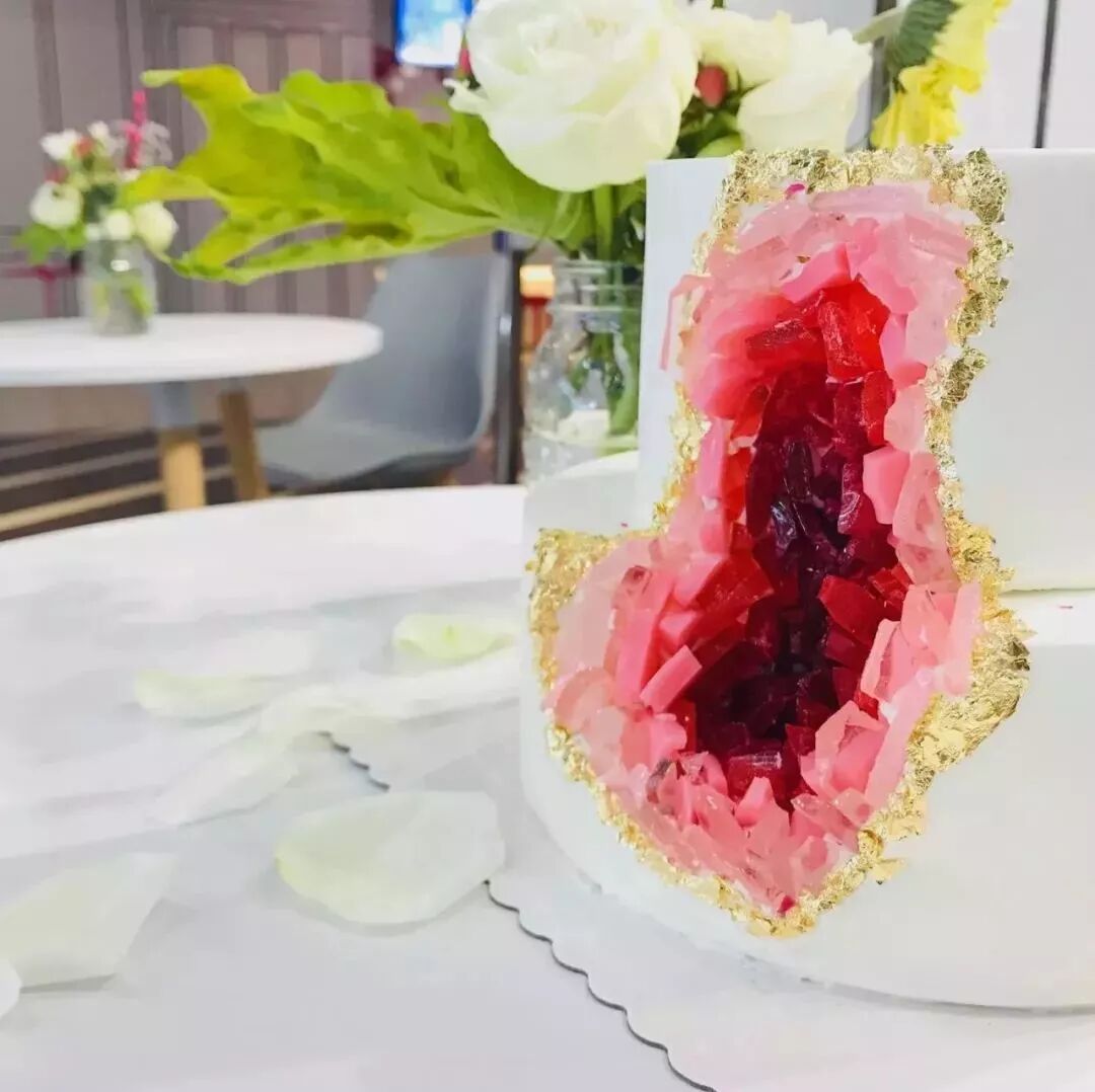 水晶溶洞蛋糕做法～充满幸福感、松软可口的甜品！