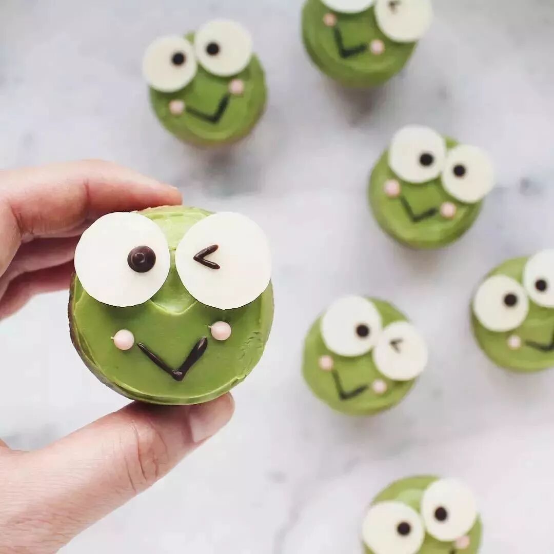 萌得我都不好意思下口了~