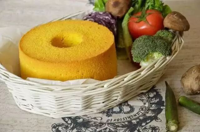 家里吃不完的南瓜用来做个戚风蛋糕吧~