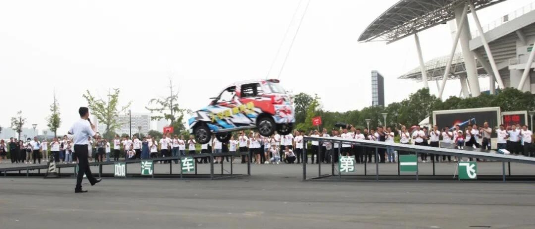全球低速电动车“第一飞”助力M30新品发布会，这一次易咖尽显王者霸气！