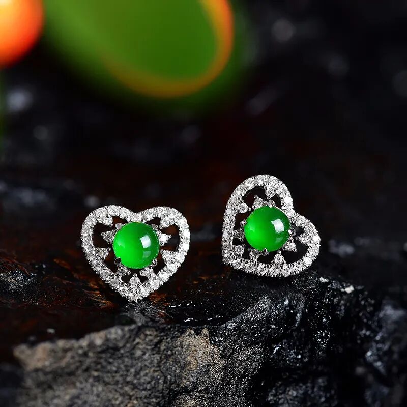 翡翠耳钉很美，那应该如何挑选呢？