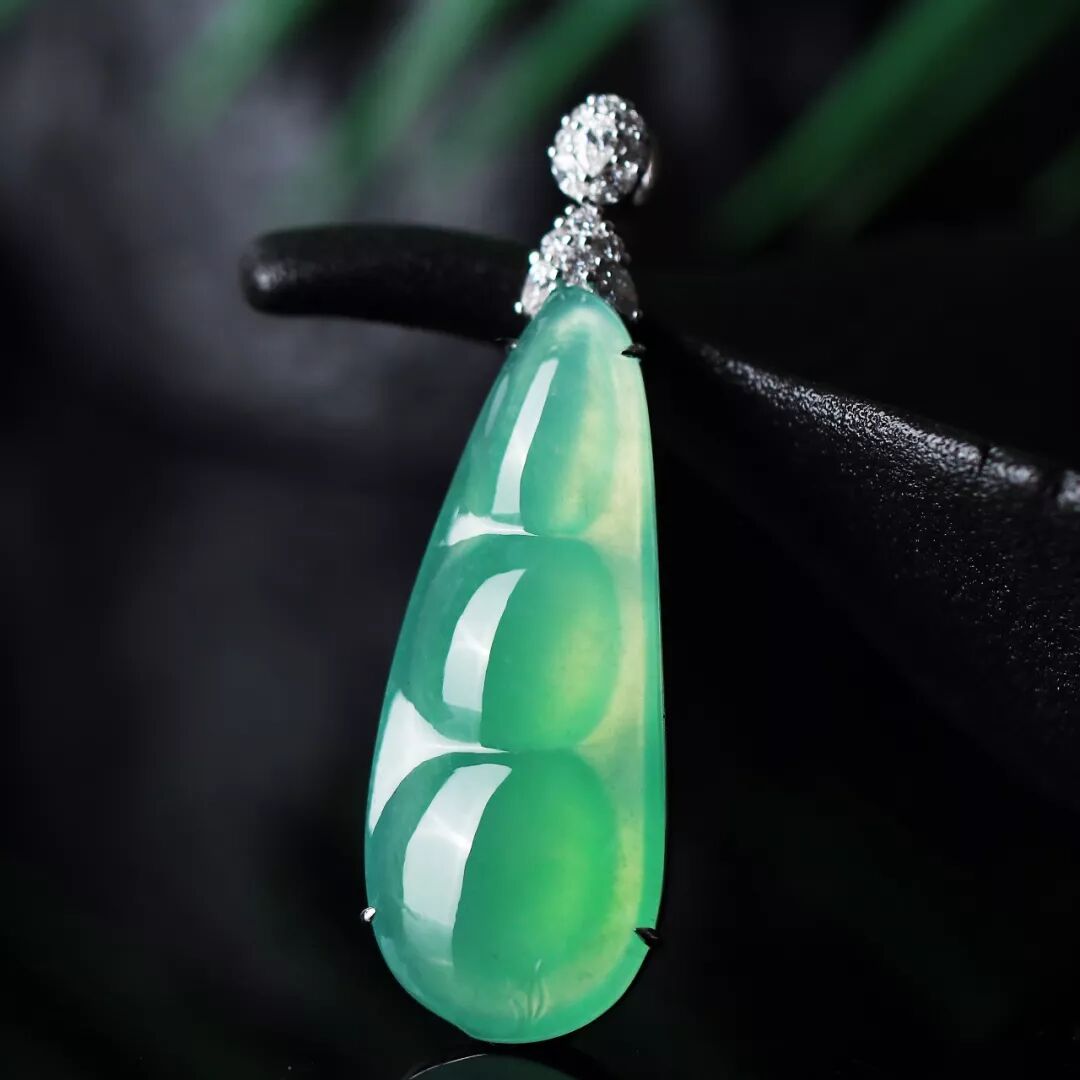 翡翠如女人，纯洁、空灵、高雅