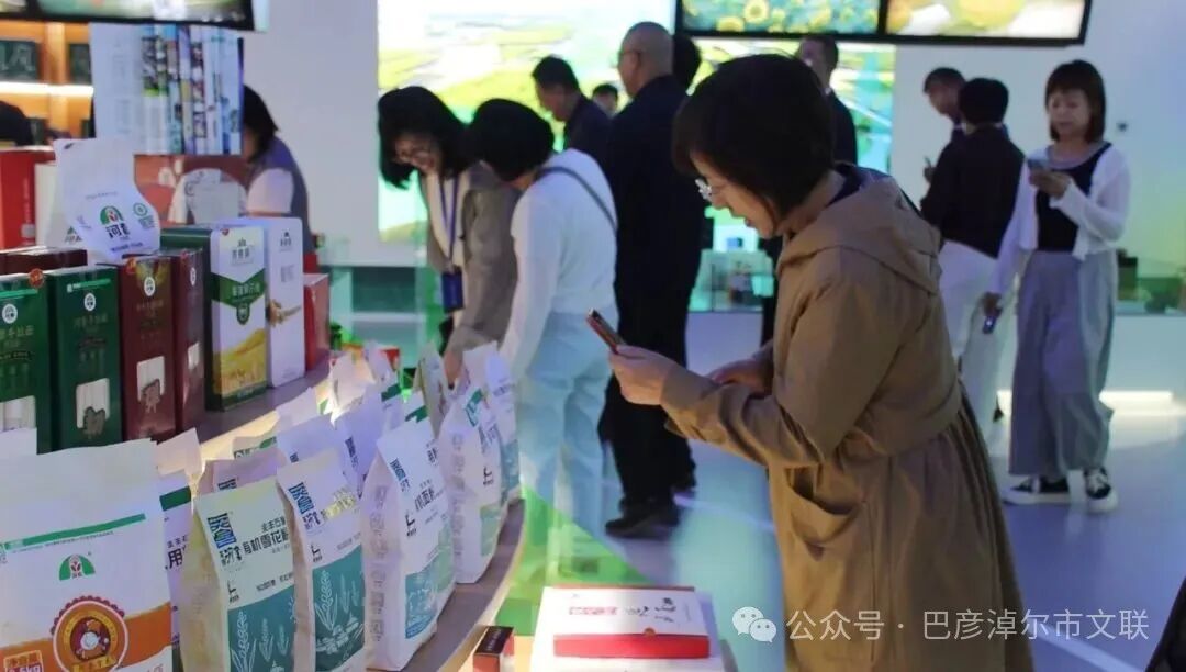 中国作家“深入生活、扎根人民”新时代文学实践活动走进巴彦淖尔 第1张