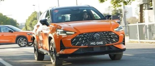 场地体验上汽名爵MG ONE 新手也能完美停车