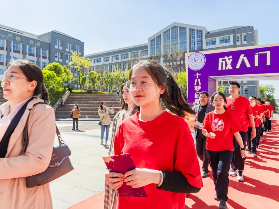 云南师大实验中学盘龙校区举行高考誓师大会