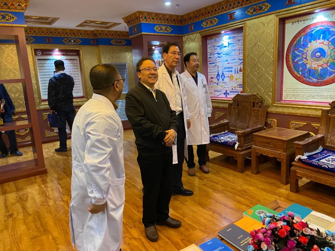 会长李先加一行赴甘南、西藏等地藏医药学会进行考察调研