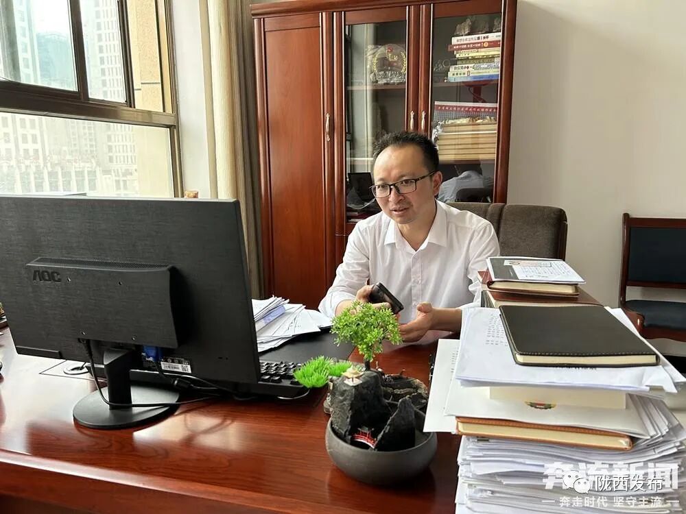 陇西县信访局局长何世雄