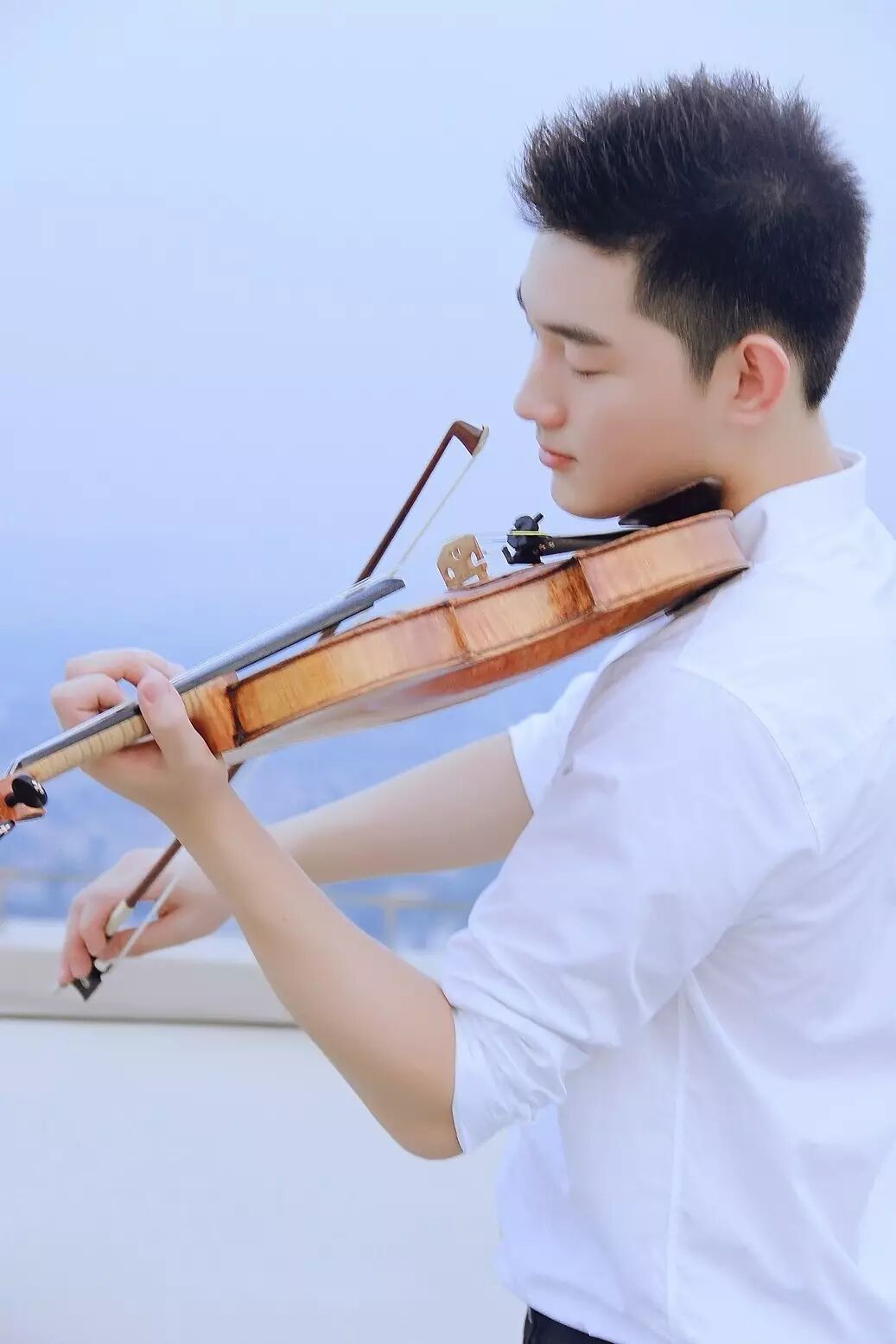 北京时间3月14日早晨,正在美国柯蒂斯音乐学院就读的小提琴家 李泽宇