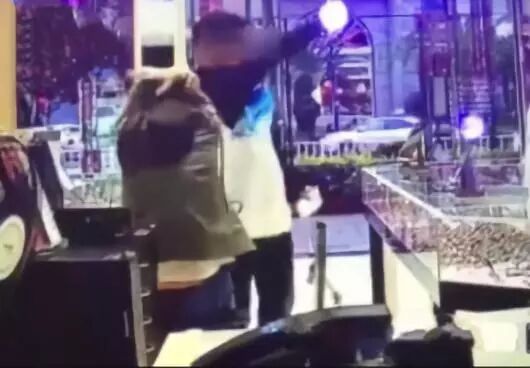 留學兩年敗光200萬，22歲男生要奶奶喂飯？只因父母做反了這兩件事！ 留學 第8張