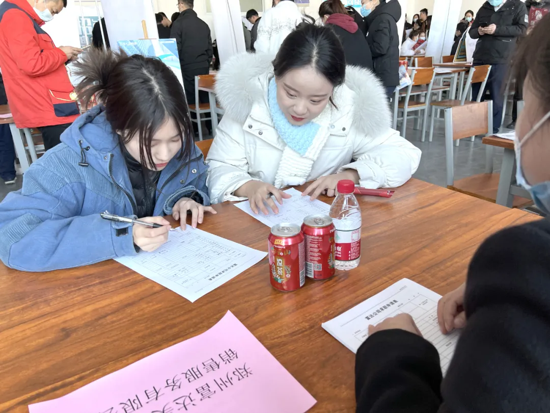 汽車名企開啟“搶學生”模式 天馬汽車產業學院學子供不應求 ——天馬汽車產業學院舉辦名企高端定制雙選會 汽車名企開啟“搶學生”模式 天馬汽車產業學院學子供不應求 ——天馬汽車產業學院舉辦名企高端定制雙選會