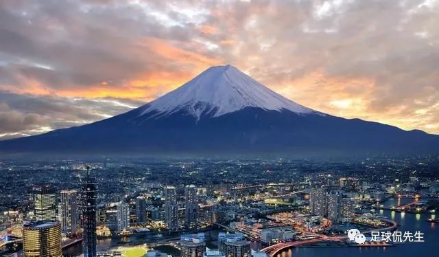 富士山是一座活火山 一旦再次喷发 日本会怎样 国际新闻