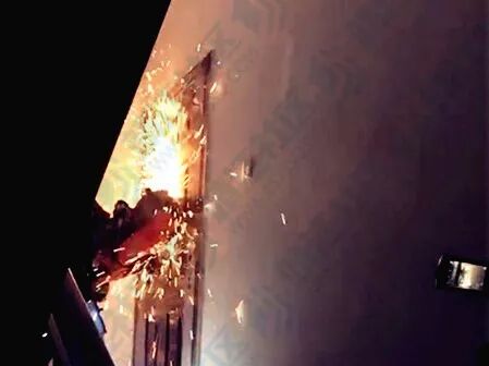 拆迁分得两套房后 男子却在家中上吊自杀