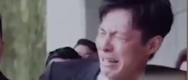 【8点见】殡仪馆内娶亡妻男子被质疑，丈母娘要求他停止炒作！