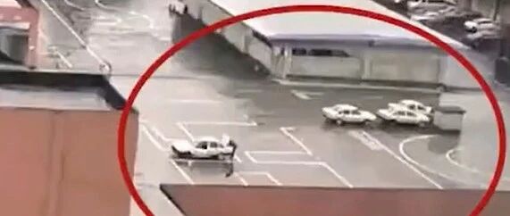 学车还是玩命？重庆一驾校设在7楼楼顶