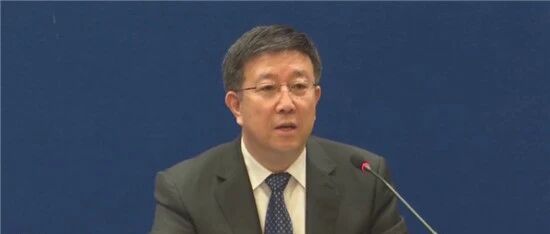 新冠病毒可由物传人！