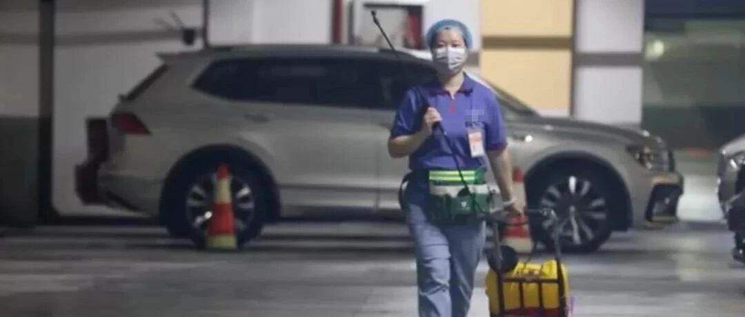 一个上海阿姨，带火了一个最隐秘的职业：你的苟且，正在成为别人的红利