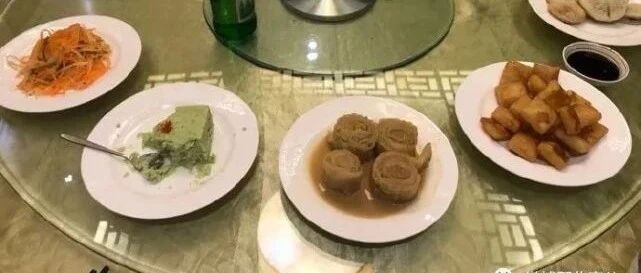 【8点见】就这？3000块一桌的宫廷菜被骂上热搜