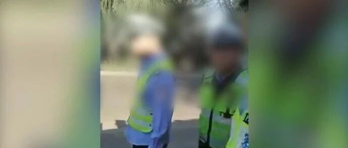 【8点见】山西一交警“挥拳执法”？警方回应