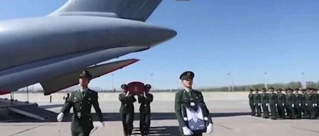 【8点见】心碎！戍边烈士遗骸交接现场视频公布