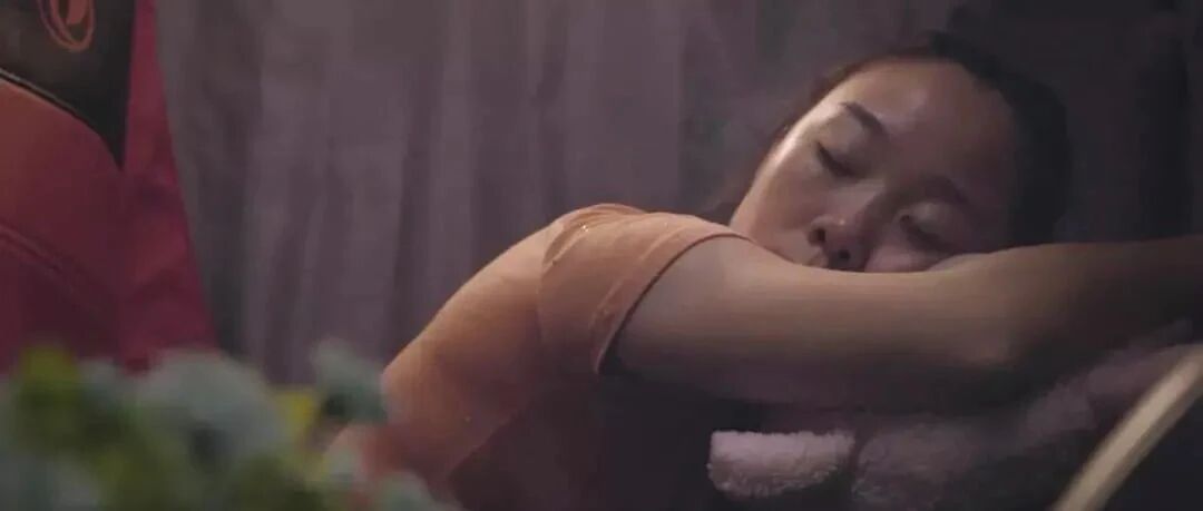 经历家暴离婚后，这个女人终于不再逃跑