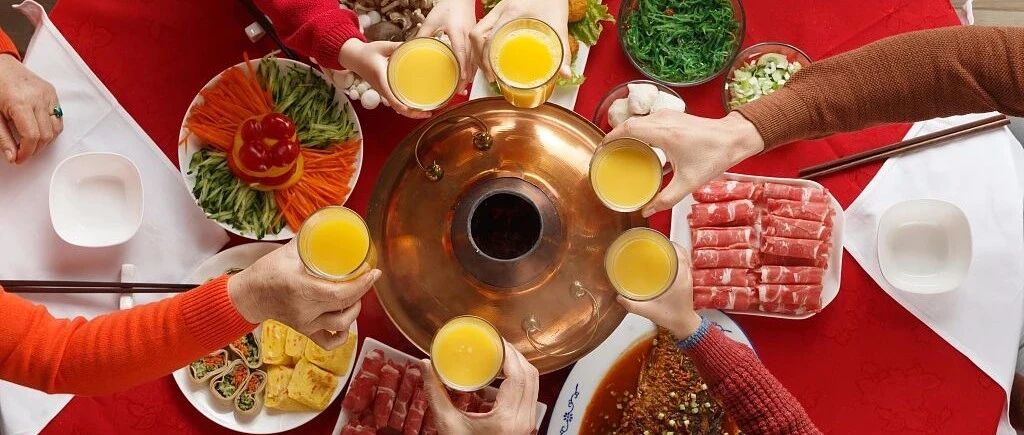 【8点见】年夜饭之争 最高8888元