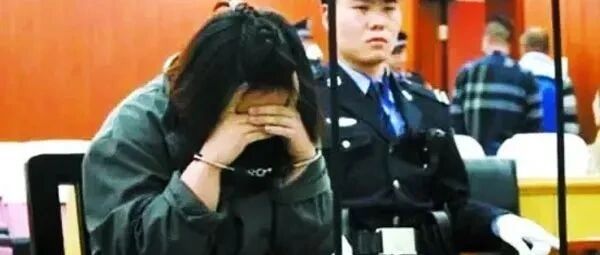 安眠药包进饺子，盐水注入心脏，25岁女子弑母背后真相曝光……