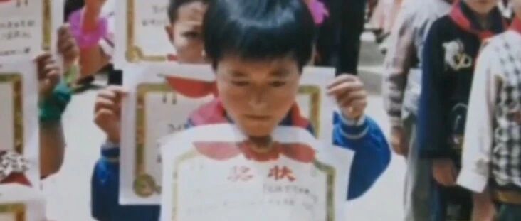 那个跪在路边乞讨的残疾小孩，这是你第一次读到他后来的故事