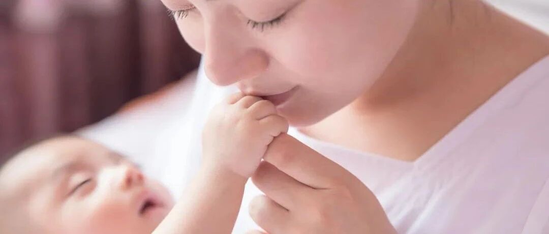 宝宝身上真的有种让人“欲罢不能”的味道，越吸越爽！