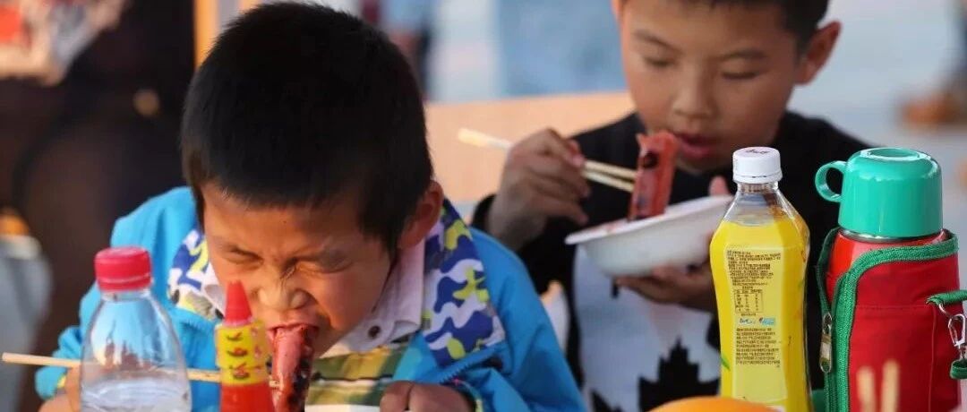 街边两块钱一根的烤肠，里面到底是什么肉？