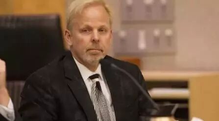 湖南某正副校长在教室“挖矿”炒币 别让师德廉耻碎一地