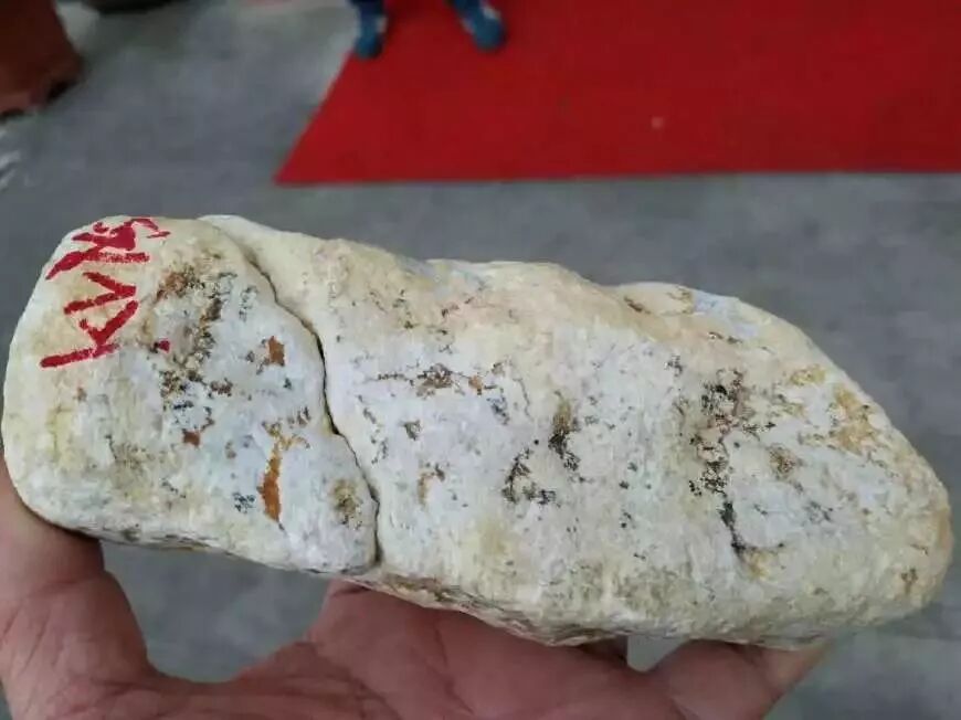 八大翡翠赌石技巧讲解，助你赌到好翡翠