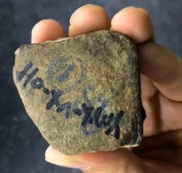 美女花300买的翡翠原石，切出“怪料”差点急哭，最后却神反转