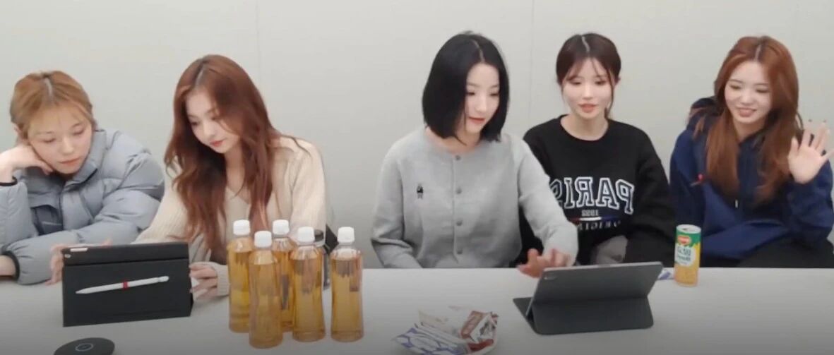 给粉丝直播"烦得要死"？女爱豆失言引发争议，道歉解释不被接受？