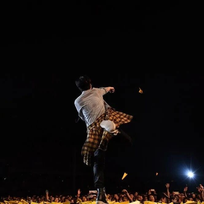 深陷隐婚离婚又再婚争议的韩国歌坛教父，到底有多少不为人知的故事？