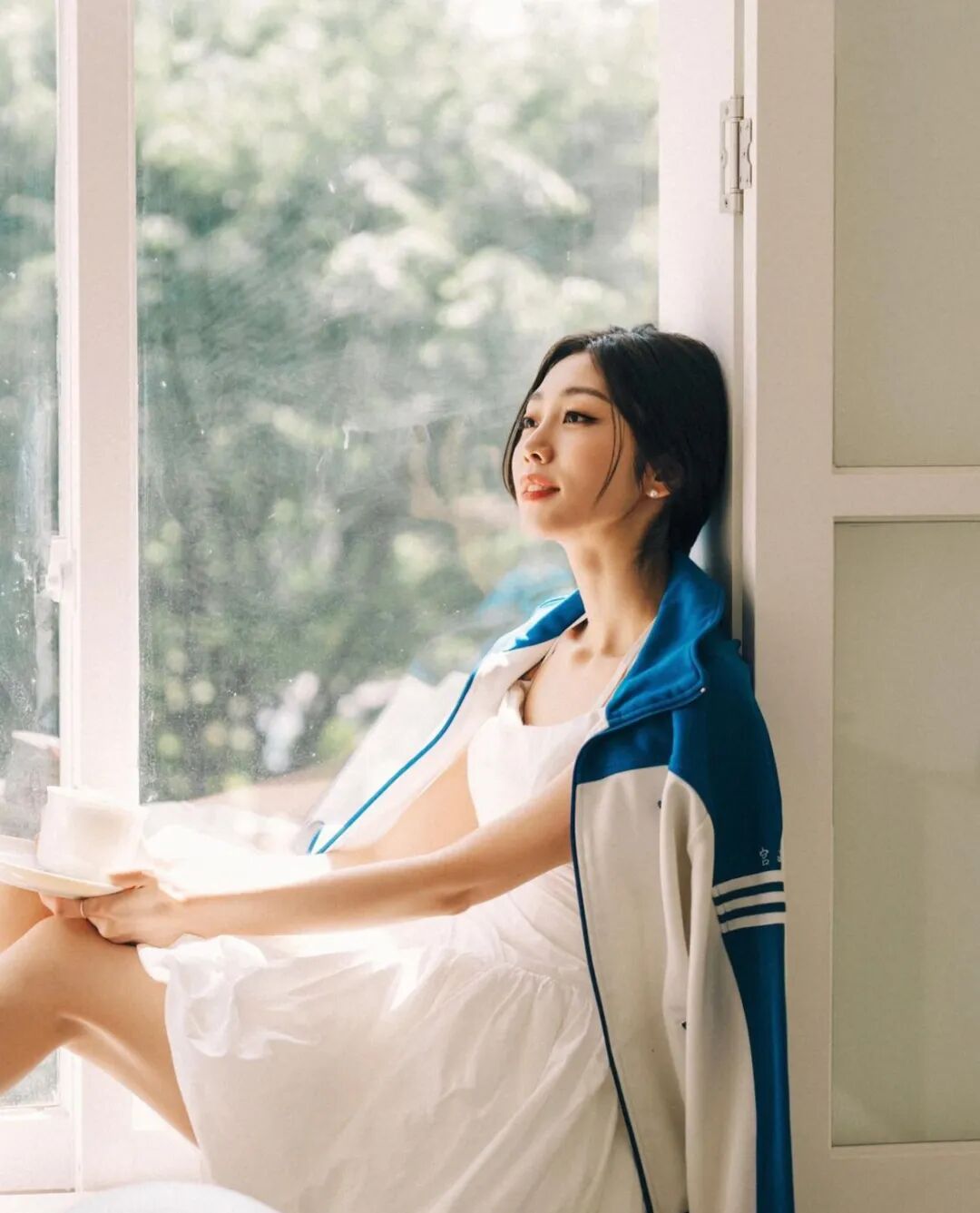 她突然晒出婚纱照是什么意思