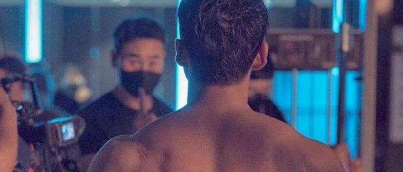 苗条男神为新剧超量增肌！夸张身材引爆收视第一神剧！