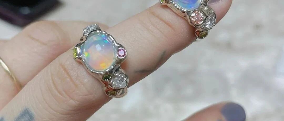 求婚戒指廉价？设计师发声：他投入了许多爱、时间和精力…