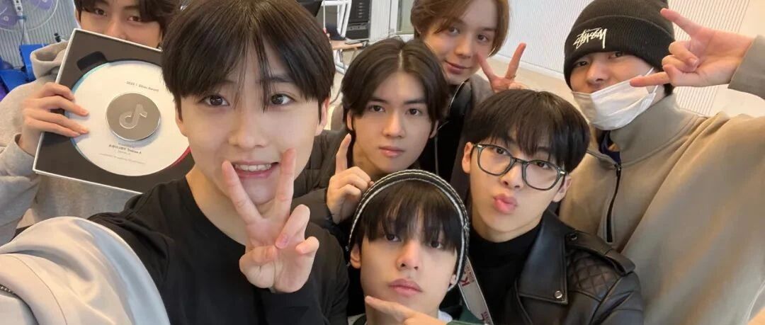 Big Hit新团公式照首公开，韩网友不买账：讨厌外国人！